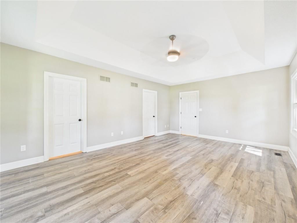 Photo 41 of 92 - 3318 S Bellechase Drive, Grain Valley, MO 64029