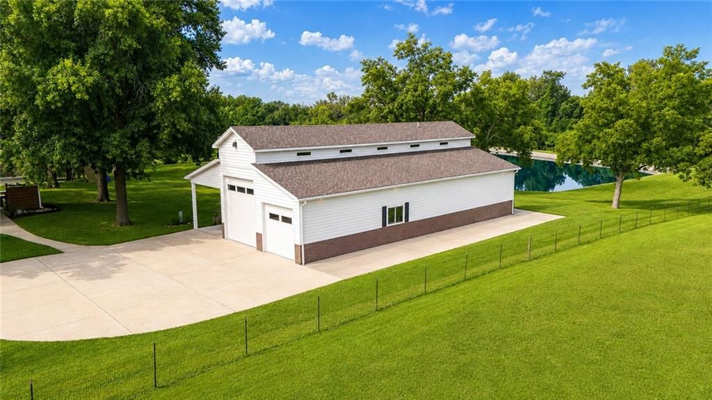 Photo 78 of 92 - 3318 S Bellechase Drive, Grain Valley, MO 64029