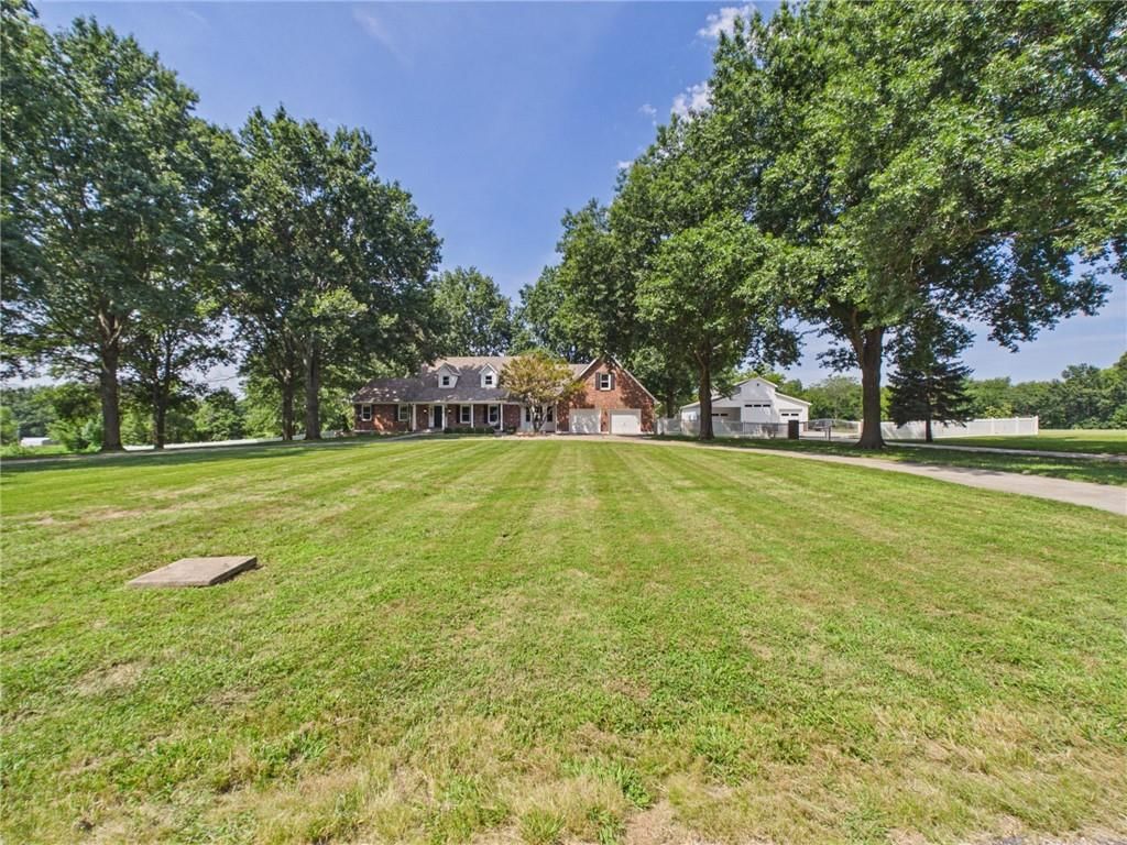 Photo 82 of 92 - 3318 S Bellechase Drive, Grain Valley, MO 64029