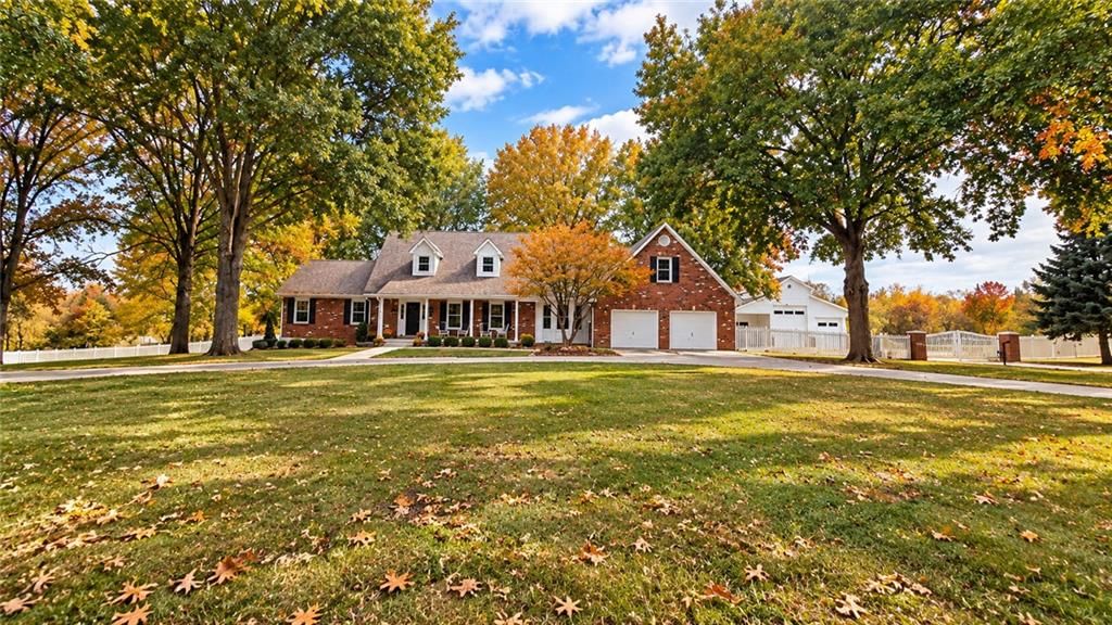 3318 S Bellechase Drive, Grain Valley, MO
