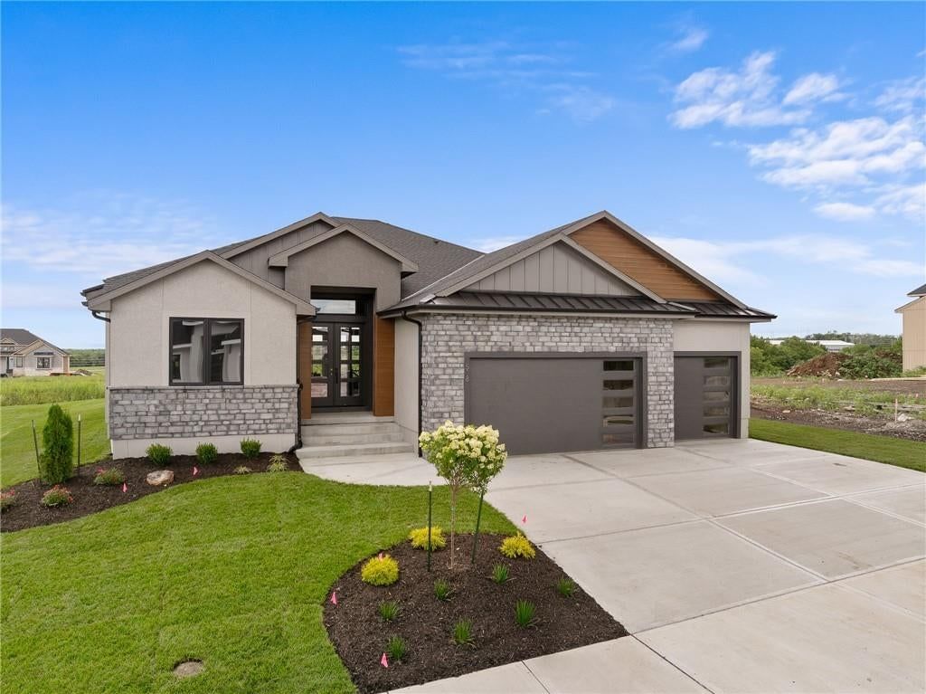 519 Bentwater Drive, Raymore, MO