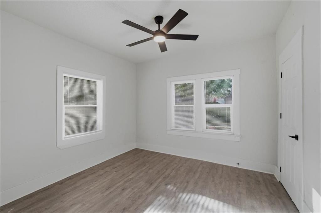 Photo 8 of 24 - 3011 Holmes Street, Kansas City, MO 64109