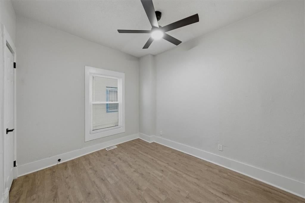 Photo 9 of 24 - 3011 Holmes Street, Kansas City, MO 64109