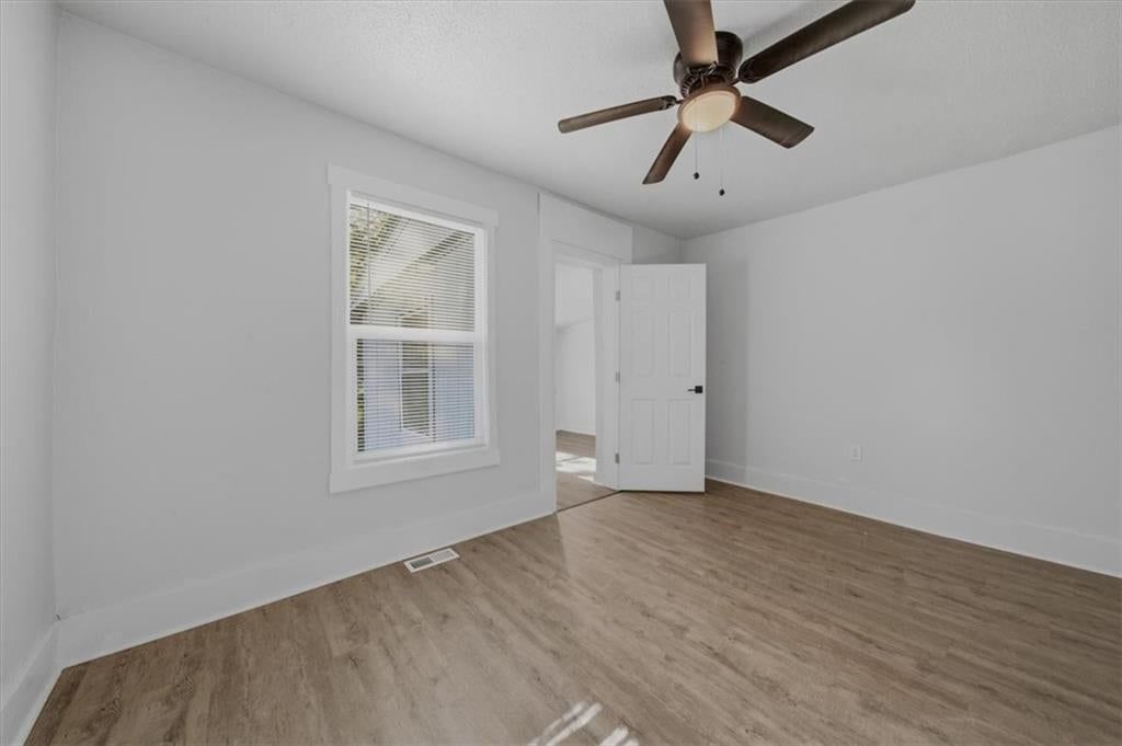 Photo 13 of 24 - 3011 Holmes Street, Kansas City, MO 64109