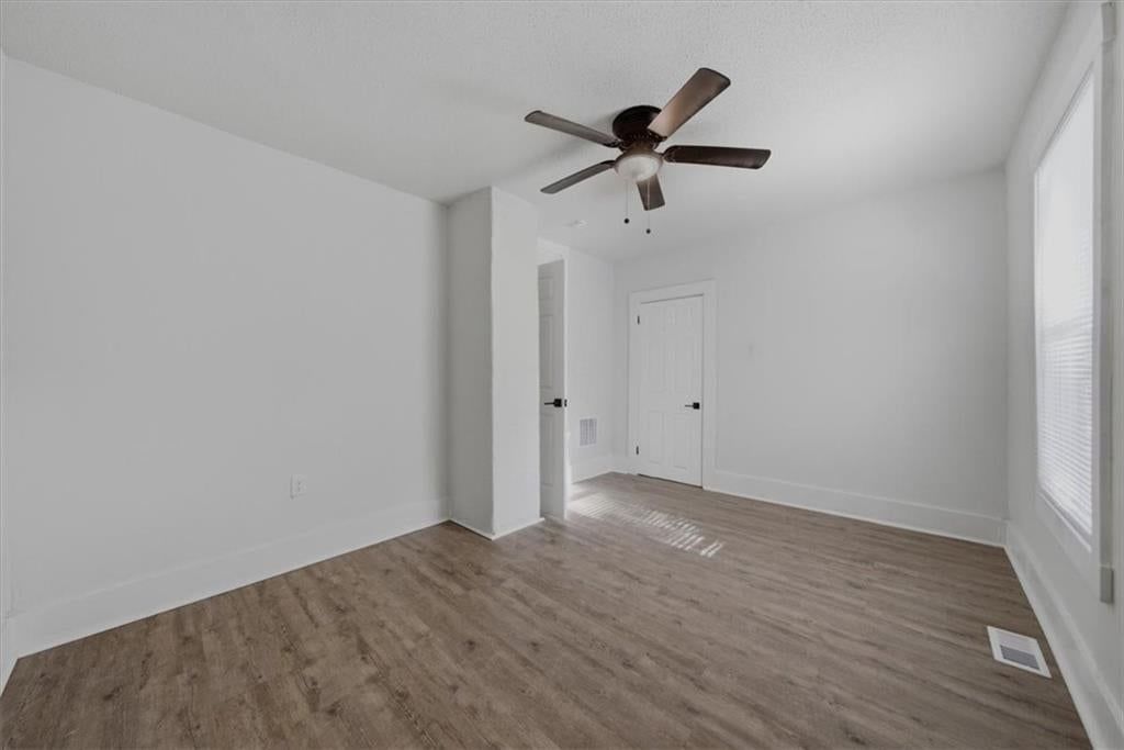 Photo 14 of 24 - 3011 Holmes Street, Kansas City, MO 64109