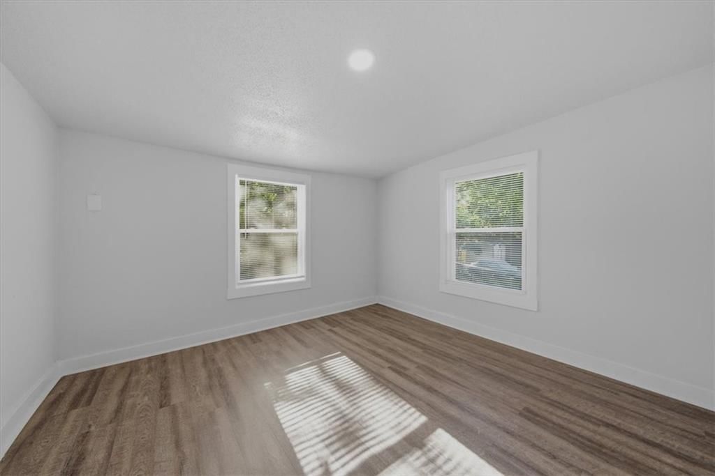 Photo 15 of 24 - 3011 Holmes Street, Kansas City, MO 64109