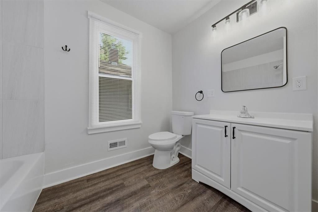 Photo 18 of 24 - 3011 Holmes Street, Kansas City, MO 64109