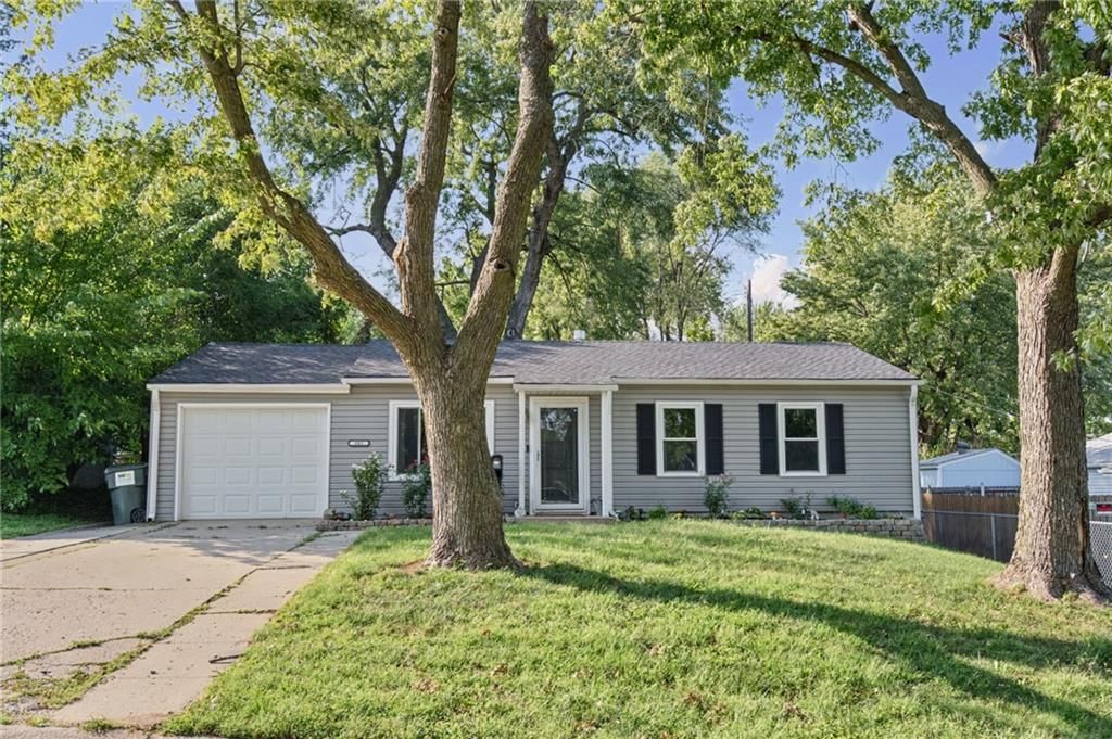 302 E 3rd Drive S, Independence, MO: listing photo 3
