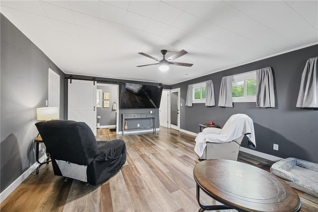 Photo 11 of 33 - 302 E 3rd Drive S, Independence, MO 64050