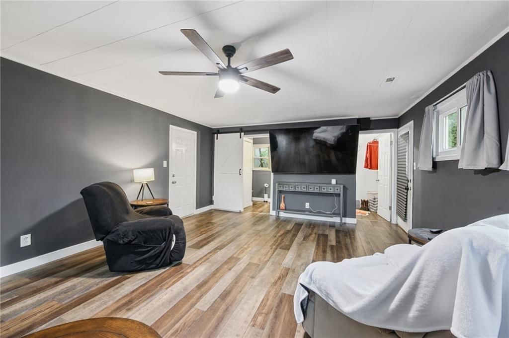 Photo 12 of 33 - 302 E 3rd Drive S, Independence, MO 64050