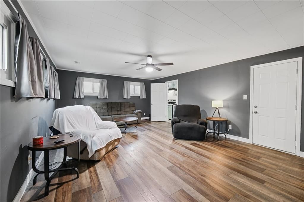 Photo 13 of 33 - 302 E 3rd Drive S, Independence, MO 64050