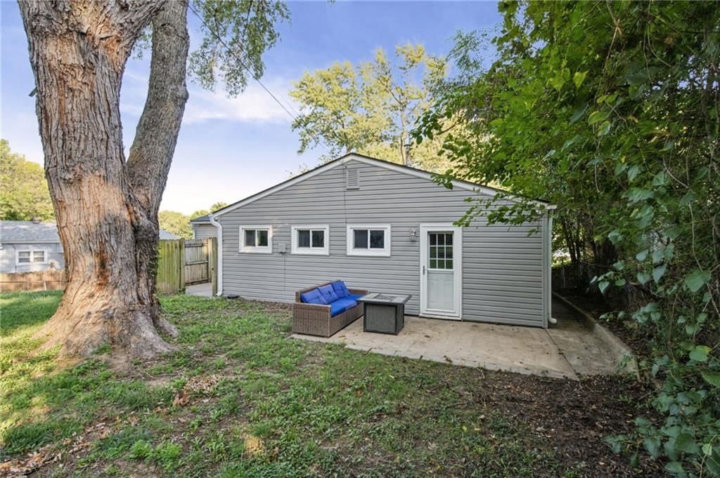 Photo 26 of 33 - 302 E 3rd Drive S, Independence, MO 64050