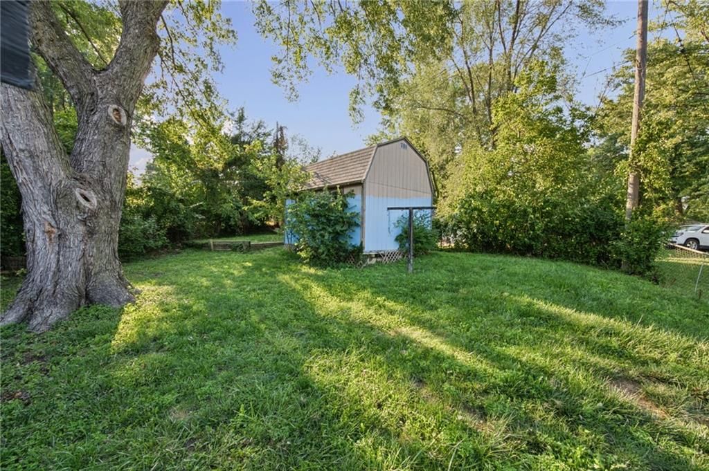 Photo 30 of 33 - 302 E 3rd Drive S, Independence, MO 64050