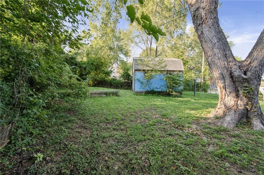 Photo 31 of 33 - 302 E 3rd Drive S, Independence, MO 64050