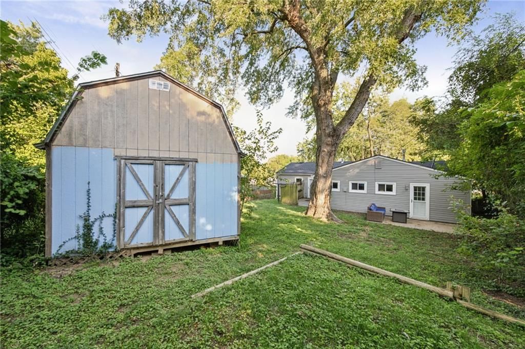 Photo 32 of 33 - 302 E 3rd Drive S, Independence, MO 64050
