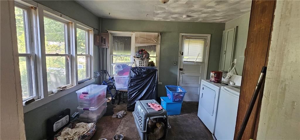 Photo 5 of 7 - 608 E Hereford Avenue, Independence, MO 64055