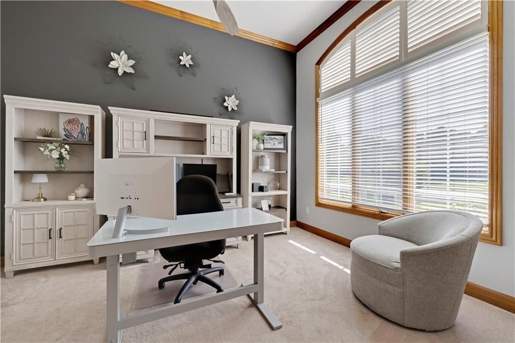 Photo 4 of 38 - 9924 Skyview Lane, Lenexa, KS 66220