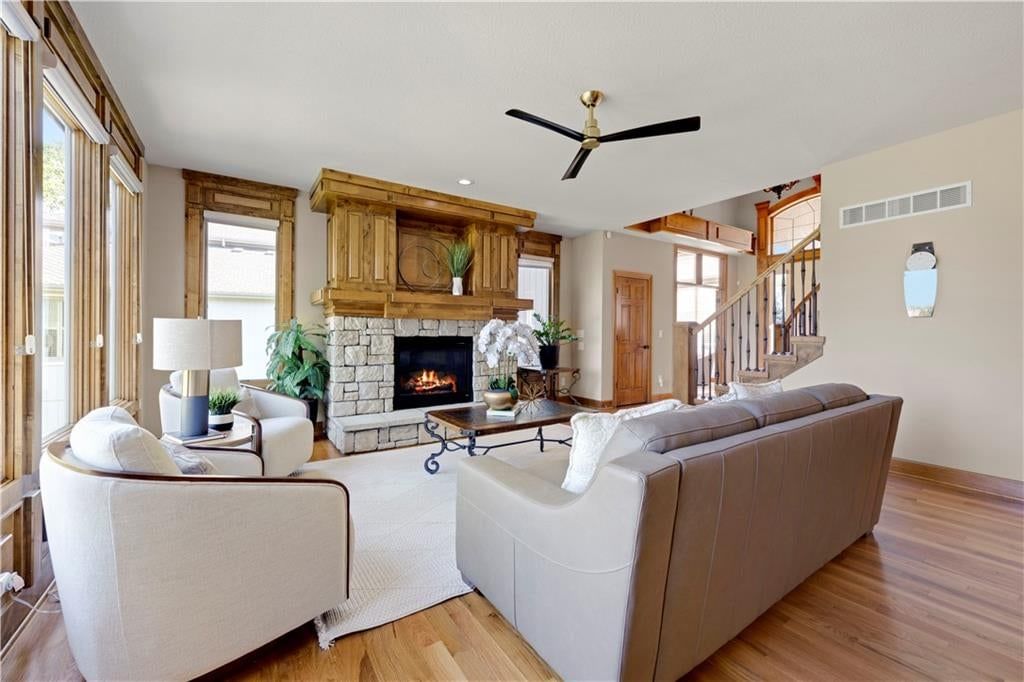 Photo 6 of 38 - 9924 Skyview Lane, Lenexa, KS 66220