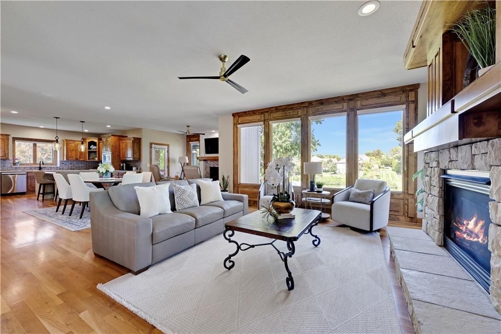 Photo 7 of 38 - 9924 Skyview Lane, Lenexa, KS 66220