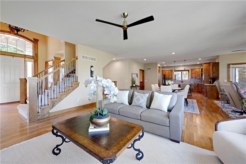 Photo 8 of 38 - 9924 Skyview Lane, Lenexa, KS 66220