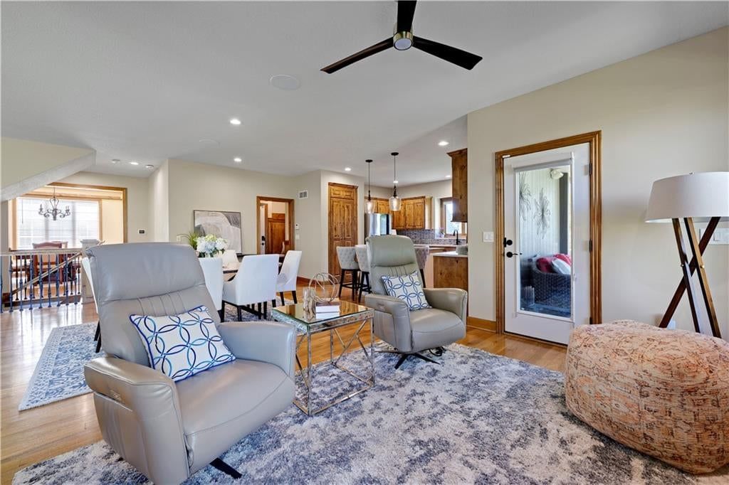 Photo 11 of 38 - 9924 Skyview Lane, Lenexa, KS 66220