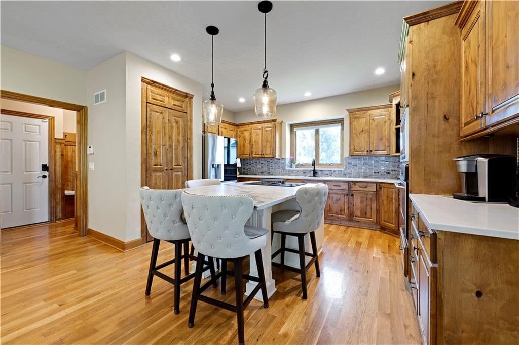 Photo 12 of 38 - 9924 Skyview Lane, Lenexa, KS 66220