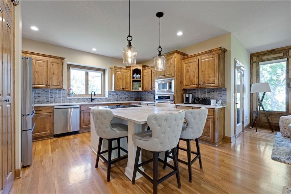 Photo 13 of 38 - 9924 Skyview Lane, Lenexa, KS 66220