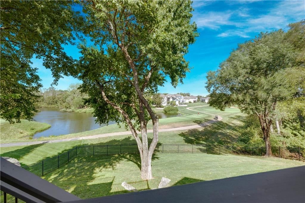 Photo 15 of 38 - 9924 Skyview Lane, Lenexa, KS 66220