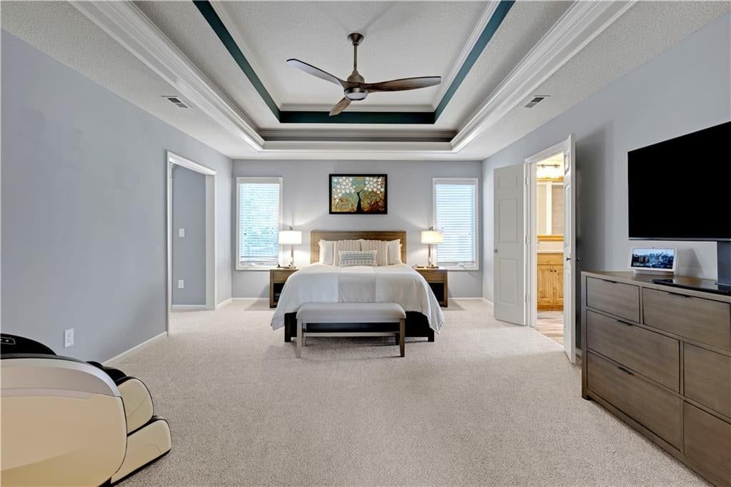 Photo 16 of 38 - 9924 Skyview Lane, Lenexa, KS 66220