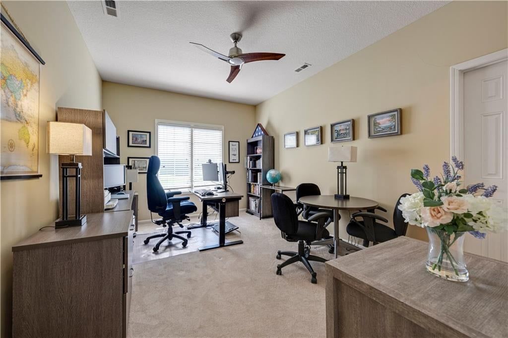 Photo 24 of 38 - 9924 Skyview Lane, Lenexa, KS 66220