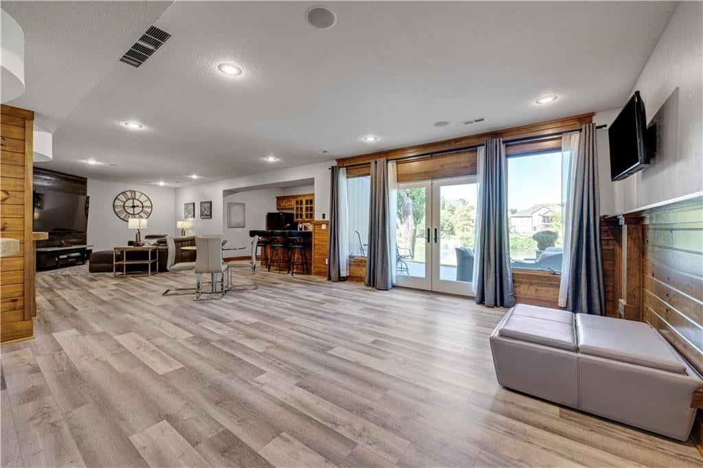 Photo 25 of 38 - 9924 Skyview Lane, Lenexa, KS 66220