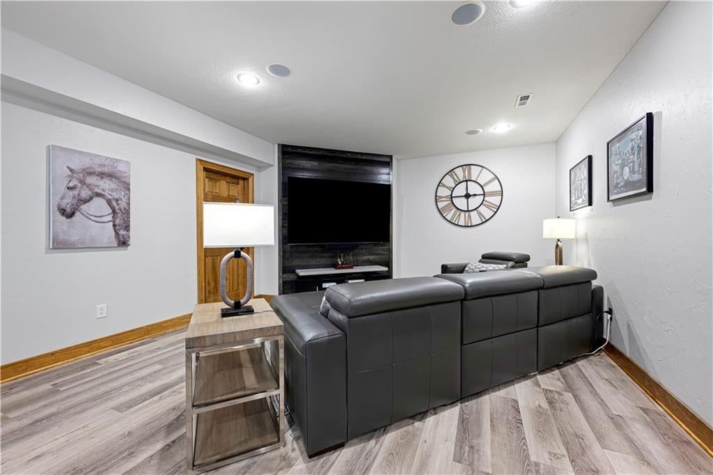 Photo 29 of 38 - 9924 Skyview Lane, Lenexa, KS 66220