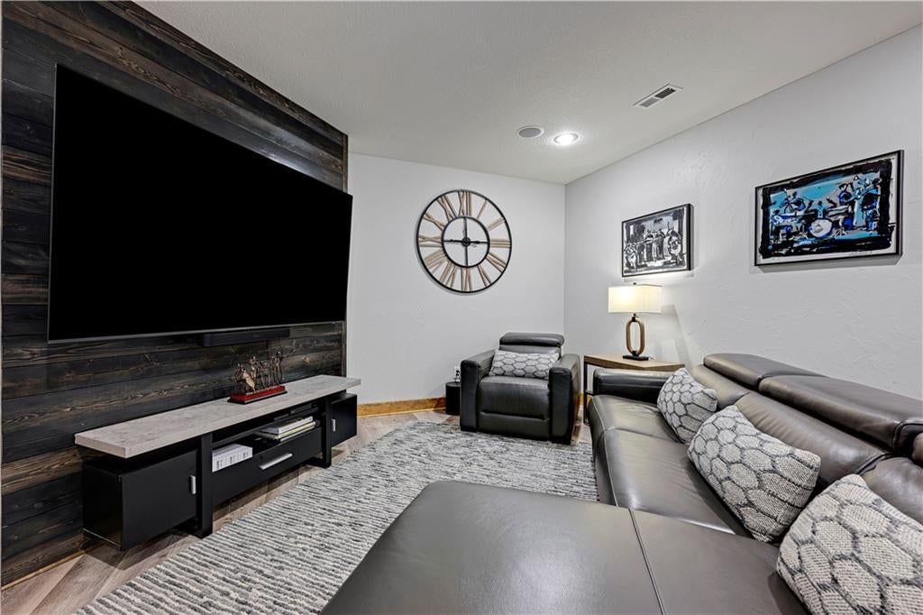 Photo 30 of 38 - 9924 Skyview Lane, Lenexa, KS 66220