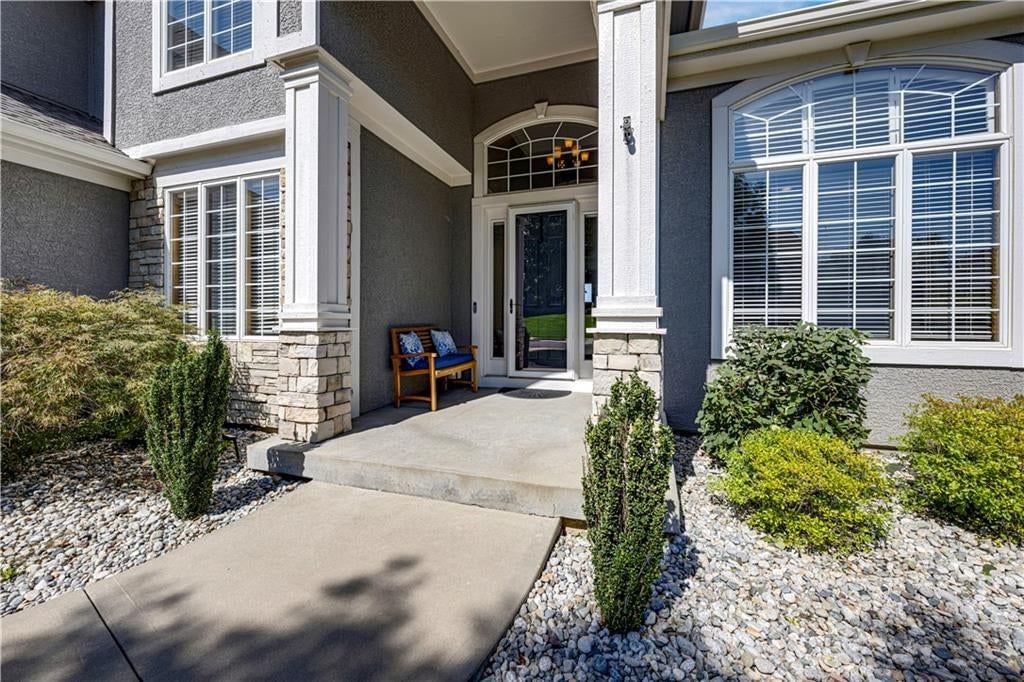 Photo 34 of 38 - 9924 Skyview Lane, Lenexa, KS 66220