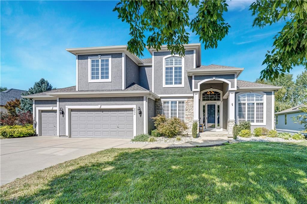 Photo 35 of 38 - 9924 Skyview Lane, Lenexa, KS 66220