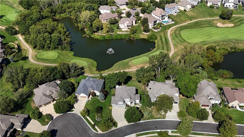 Photo 36 of 38 - 9924 Skyview Lane, Lenexa, KS 66220