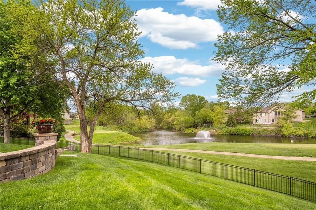 Photo 38 of 38 - 9924 Skyview Lane, Lenexa, KS 66220