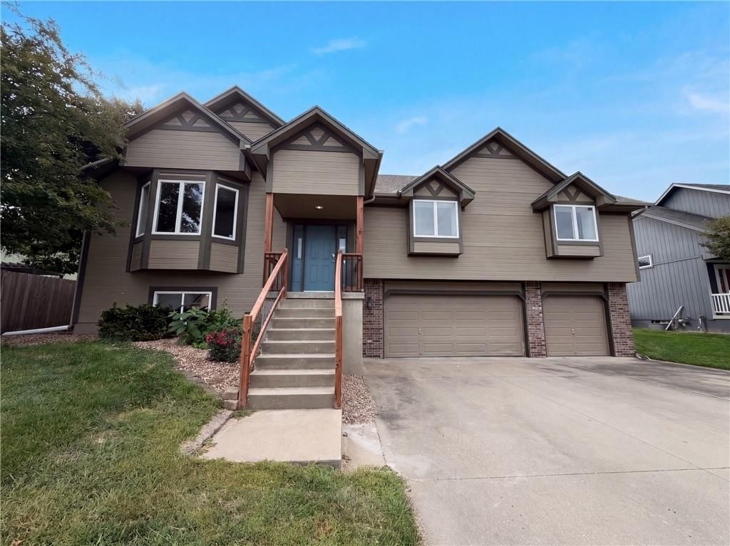 403 S Lakeshore Drive, Raymore, MO