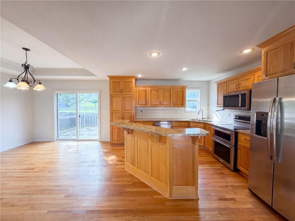 403 S Lakeshore Drive, Raymore, MO: listing photo 2