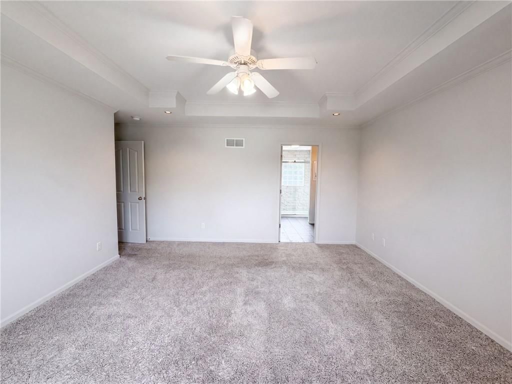 Photo 4 of 20, 403 S Lakeshore Drive, Raymore, MO 64083