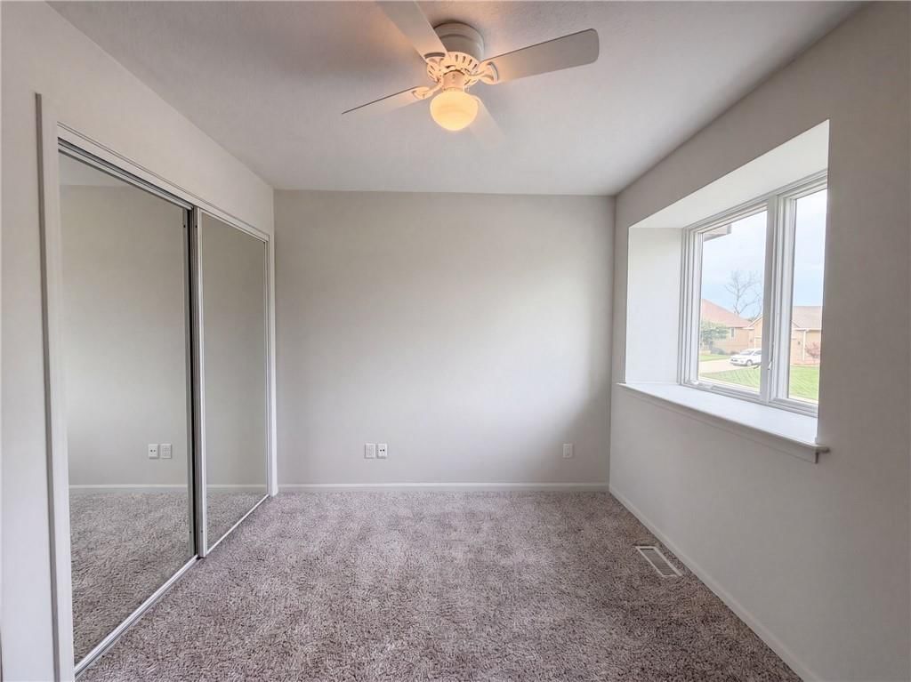 Photo 6 of 20 - 403 S Lakeshore Drive, Raymore, MO 64083