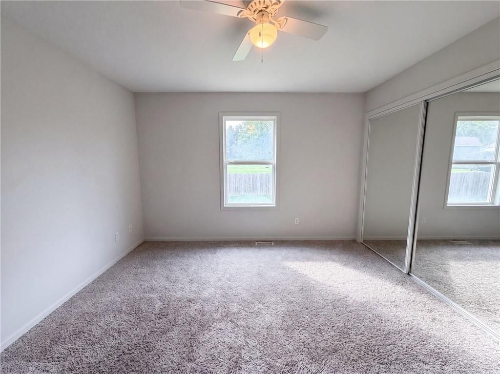 Photo 7 of 20 - 403 S Lakeshore Drive, Raymore, MO 64083