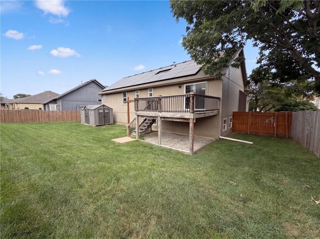 Photo 17 of 20 - 403 S Lakeshore Drive, Raymore, MO 64083