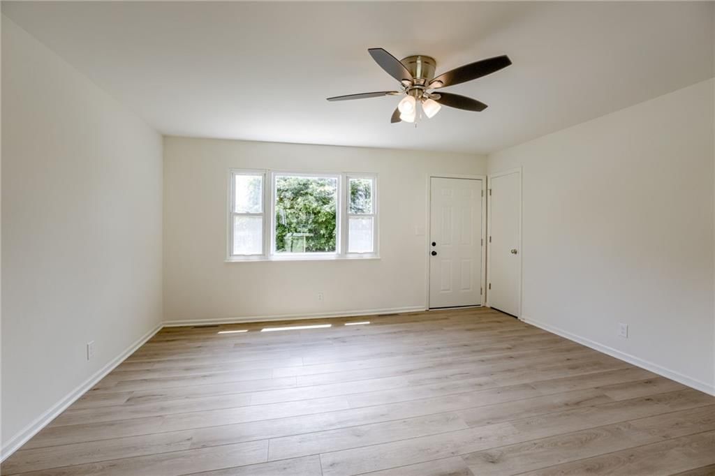 16008 E 32nd Street — photo 5