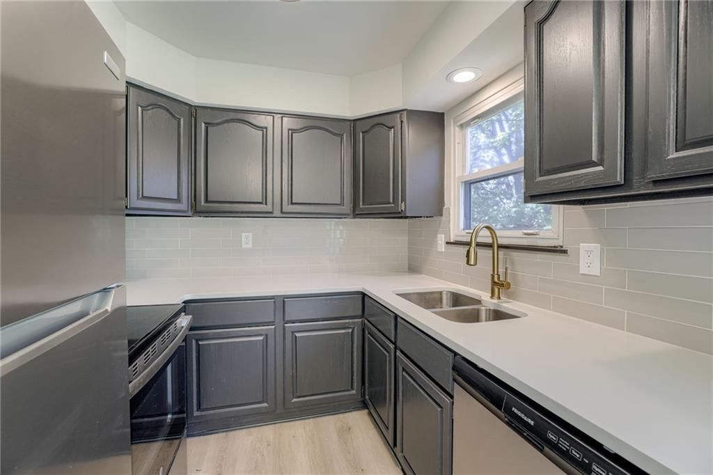 16008 E 32nd Street — photo 10