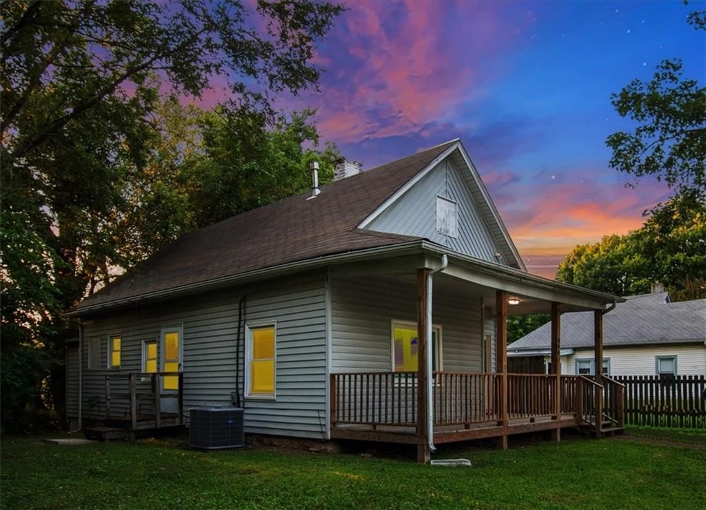 908 N High Street, Sugar Creek, MO: listing photo 2