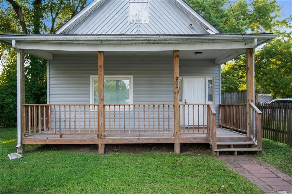 908 N High Street, Sugar Creek, MO: listing photo 3