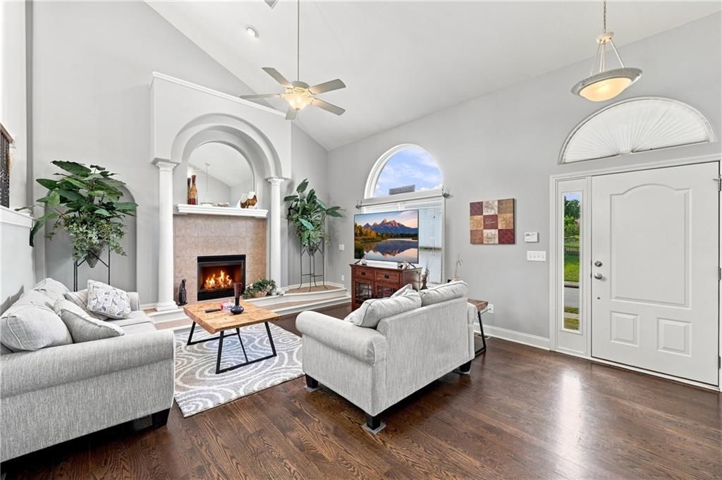 1208 NW Cedar Lane, Grain Valley, MO: listing photo 3