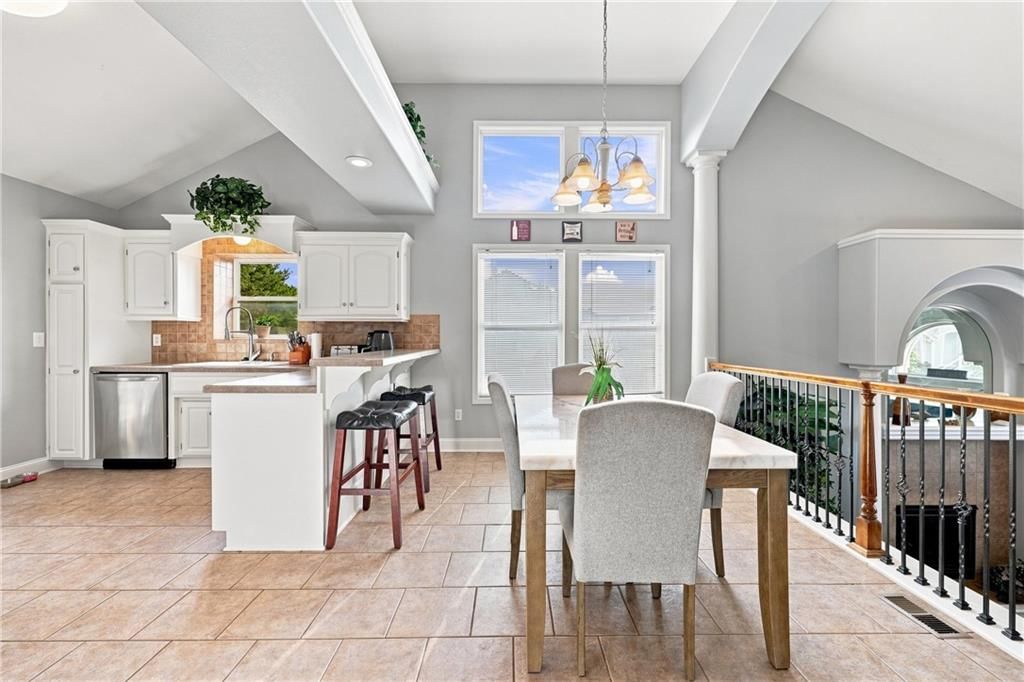 Photo 5 of 39 - 1208 NW Cedar Lane, Grain Valley, MO 64029