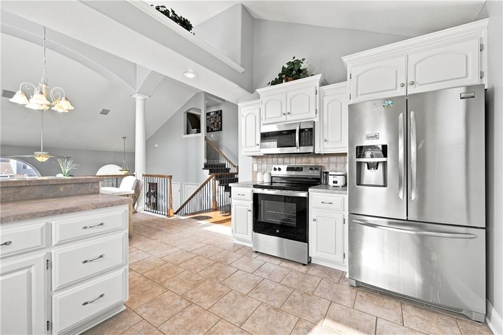 Photo 9 of 39 - 1208 NW Cedar Lane, Grain Valley, MO 64029